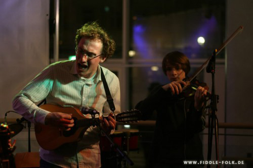 Stephan und Felix von Fiddle Folk rocken