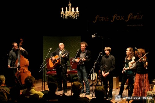 Bild: Die komplette Fiddle Folk Family Die komplette Fiddle Folk Family